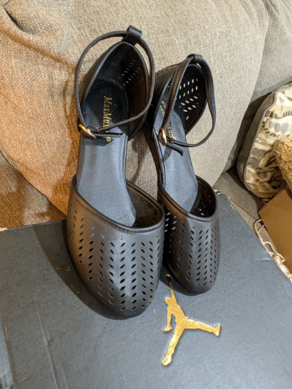 MaxMuxum Sandals Color Black Size 8 New Condition